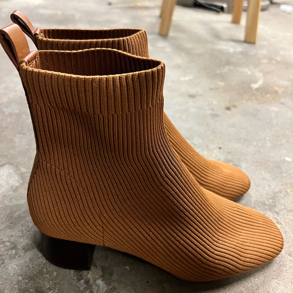 Everlane Glove Boots - comes with original box